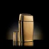 A golden electric shaver and its cap are displayed against a dark, reflective background with subtle lighting. Anteprima dell’immagine prodotto
