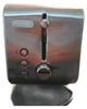 A front-facing studio shot of a stainless steel De'Longhi toaster. Podgląd zdjęcia produktu