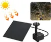 A solar panel connected to a water pump with a sprinkler head, with an inset image of the pump in operation in a pond. Voir les images du produit