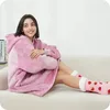 Kuschelige Hoodie Decke mit Ärmeln (Rosa) – Vielseitiger Produktbild-Vorschau 7