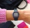 A person wearing a pink knitted sweater is showing a Casio digital watch on their wrist. Anteprima dell’immagine prodotto