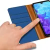 A hand is touching a phone case. Produktbild-Vorschau