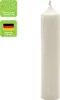 A single white candle stands upright against a white background, with two green badges on the left side. Produktbild-Vorschau