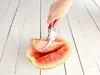 2in1-Wassermelonenschneider und Servierzange aus rostfreiem Produktbild-Vorschau 2