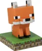 A Minecraft fox figurine is shown sitting on a grassy, pixelated base. Náhled obrázku produktu