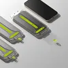 Multiple screen protectors with application frames are laid out next to a smartphone. Anteprima dell’immagine prodotto