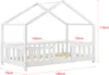 A white wooden house-shaped bed frame with dimensions indicated by red lines and text. Anteprima dell’immagine prodotto