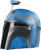 A close-up, side view of a blue and black Mandalorian helmet with gray stripes and a weathered appearance. Anteprima dell’immagine prodotto
