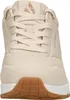 A close-up, front-facing view of a beige Skechers sneaker. Anteprima dell’immagine prodotto