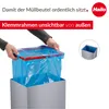 Hands are shown inserting a blue trash bag into a silver trash can with a red rim. Anteprima dell’immagine prodotto