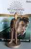 A figurine of Fred Weasley from Harry Potter is displayed in front of a book cover. Produktbild-Vorschau