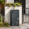 SoBuy Paketbox OGS66-DG als dunkelgrauer Metallschrank vor Hauswand mit Blumen und Gitterzaun Productafbeelding-voorbeeld