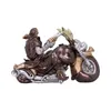 Skeletts, das auf einem Motorrad sitzt.  Trägt eine braune Kutte und eine goldene Kette. Produktbild-Vorschau