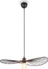 A black pendant light with a wide, fan-like shade and a visible light bulb, suspended from a black cord against a white background. Anteprima dell’immagine prodotto