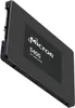 A black Micron 5400 PRO 960GB SATA 2.5 SSD is shown from a diagonal angle against a white background. Anteprima dell’immagine prodotto