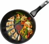 A frying pan with cooked chicken and vegetables inside, presented on a white background. Anteprima dell’immagine prodotto