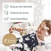 A child is playing with feathers, with product feature callouts in the top left. Produktbild-Vorschau