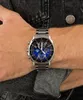 A man wearing a denim jacket and a watch. Voir les images du produit