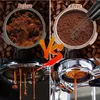 A collage showing the 'before' and 'after' of using a coffee tamper, demonstrating its effect on espresso extraction. Anteprima dell’immagine prodotto