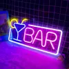 A neon sign shaped like a cocktail glass and the word 'BAR' is displayed. Voir les images du produit