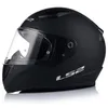 A black motorcycle helmet on a white background. Náhled obrázku produktu