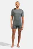 Mann trägt graues Odlo Natural Merino 160 Base Layer T-Shirt mit kurzem Arm und passender kurzer Hose Voir les images du produit