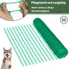 A roll of green plastic netting is shown, with a close-up of hands stretching a piece of the netting in the top-left corner. A dog is also visible in the bottom-left corner. Produktbild-Vorschau