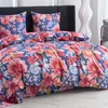 A close-up view of a floral-patterned duvet cover and pillowcases on a bed. Anteprima dell’immagine prodotto