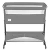 A grey baby crib/bed with mesh sides, shown from the front on a white background. Anteprima dell’immagine prodotto