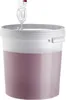 A fermentation bucket with a liquid and an airlock. Voir les images du produit