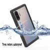 A Samsung Galaxy Note 10+ Plus phone in a black waterproof case is submerged in water, with splashes indicating it is waterproof. Produktbild-Vorschau