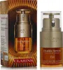 A collage of a Clarins Double Serum Eye product, showing both the box and the bottle. Anteprima dell’immagine prodotto