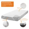 A mattress protector is shown on a mattress, with close-up images highlighting its features. Anteprima dell’immagine prodotto