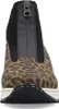 A close-up front view of a women's ankle boot with a leopard print. Anteprima dell’immagine prodotto