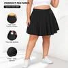 A model showcasing a black sports mini skirt with product feature callouts. Produktbild-Vorschau