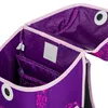 Close-up view of the interior of a purple backpack with pink trim and a pink patterned lining. Produktbild-Vorschau