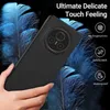 A hand holding a black smartphone case with blue feathers in the background. Produktbild-Vorschau