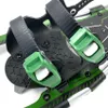 A close-up view of the binding mechanism of snowshoes. Voir les images du produit