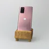 A pink Samsung Galaxy Note20 5G smartphone is displayed in a wooden stand against a white background. Náhľad obrázku produktu