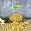 A bowl of barley seeds with a wooden scoop, a flower, and a logo. Produktbild-Vorschau