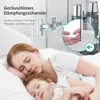 A woman and child sleeping in bed, with an inset showing a cabinet hinge. Produktbild-Vorschau