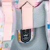 A close-up view of a backpack's adjustable strap system with a brand label. Produktbild-Vorschau