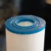 Close-up of a pool filter cartridge with a blue top. Produktbild-Vorschau