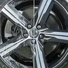 A split image showing a dirty car wheel on the left and a clean car wheel on the right. Produktbild-Vorschau