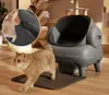 A cat is walking on a mat in front of an automatic cat litter box. Anteprima dell’immagine prodotto