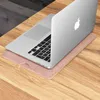 A laptop is placed on a felt sleeve on a wooden table. Produktbild-Vorschau