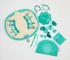 A collection of knitting needles and accessories laid out on a white background. Produktbild-Vorschau