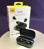 The image shows the packaging and the product itself, which are wireless earphones. Voir les images du produit