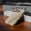 Glossy Wavy Hülle Beige  - Kompatibel mit iPhone 16 Pro Produktbild-Vorschau 6