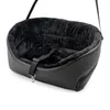 A black pet car seat with plush lining and a safety strap. Anteprima dell’immagine prodotto